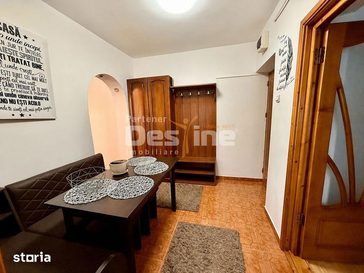 Apartament cu 3 camere semidecomandat, mobilat în Central