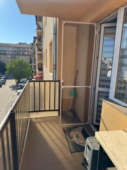 Apartament cu 3 camere semidecomandat, mobilat în Hipodrom 3