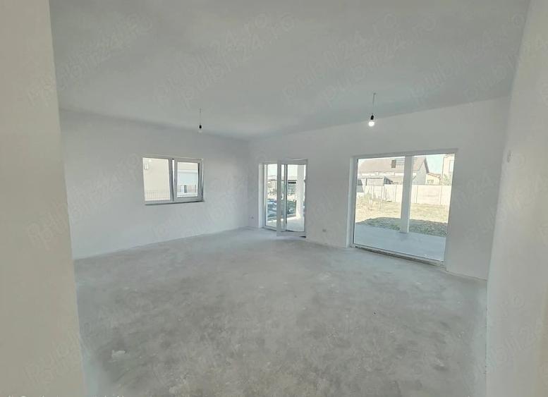 Casă cu 3 camere cu Teren 640 Mp în Moșnița Nouă