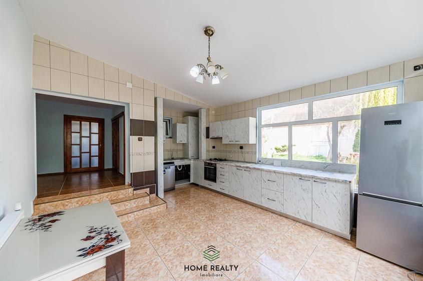 Casă individuală cu 9 camere cu Teren 3763 Mp în Peciu Nou