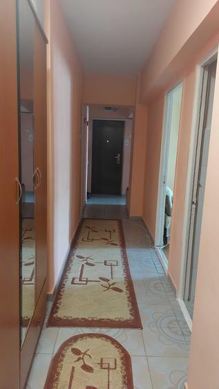 Apartament cu 4 camere decomandat în Dacia