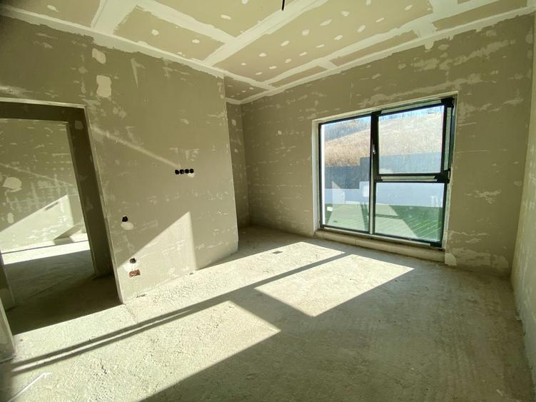 Duplex cu 4 camere cu Canalizare în Dezmir