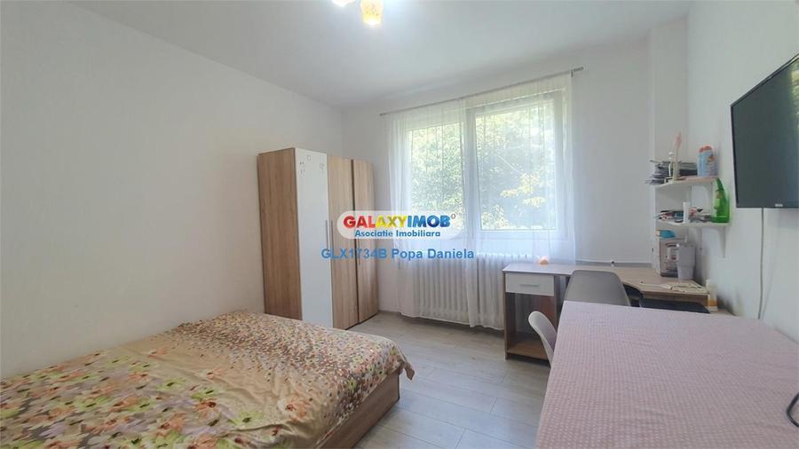 Apartament cu 4 camere semidecomandat în Militari
