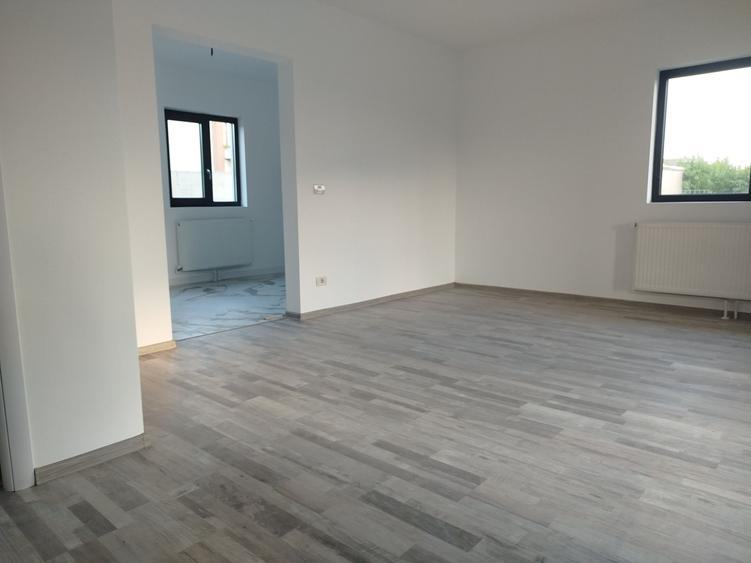 Casă cu 3 camere în Lumina