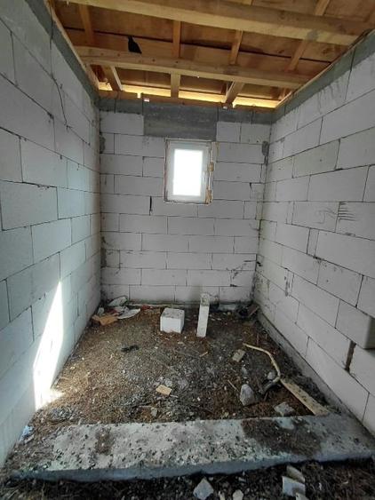 Casă individuală cu 5 camere cu Teren 680 Mp în Cobadin