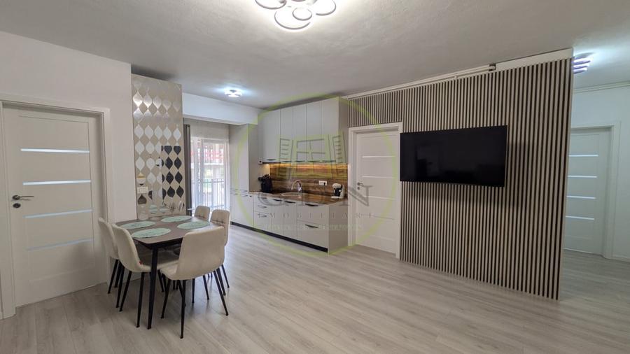 Apartament cu 3 camere semidecomandat, mobilat în Periferie