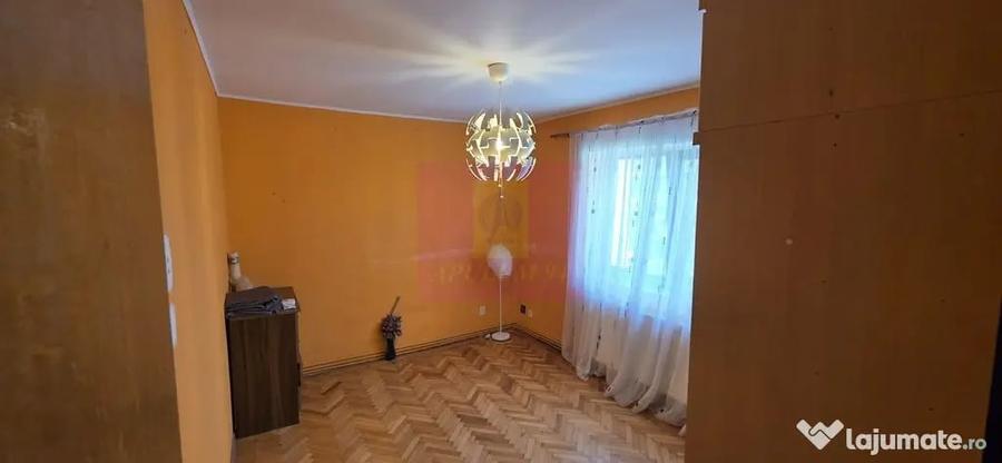 Apartament cu 2 camere decomandat în Poiana