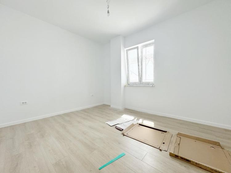 Apartament cu 3 camere semidecomandat în Aradului