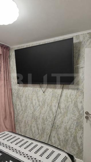 Apartament cu 3 camere semidecomandat, mobilat în Podu Roș