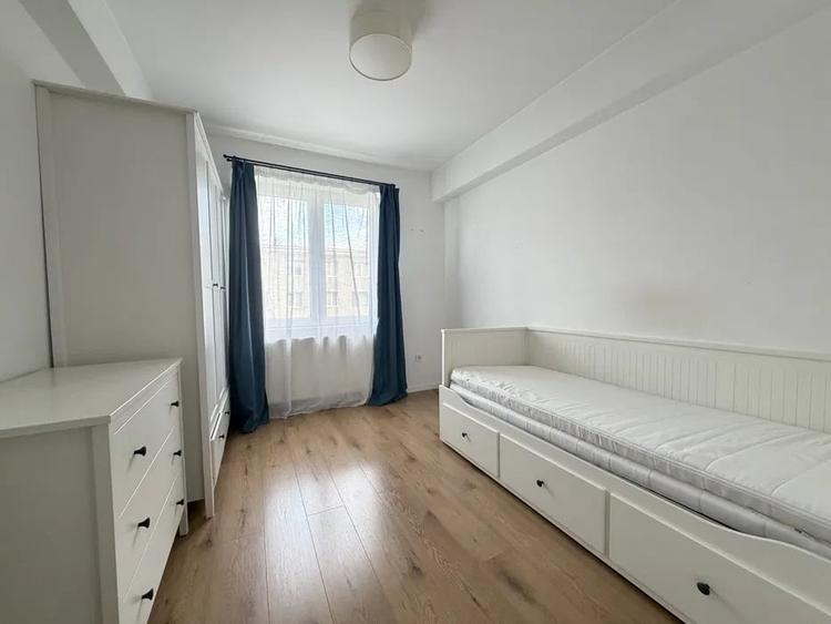 Apartament cu 3 camere semidecomandat în Horea