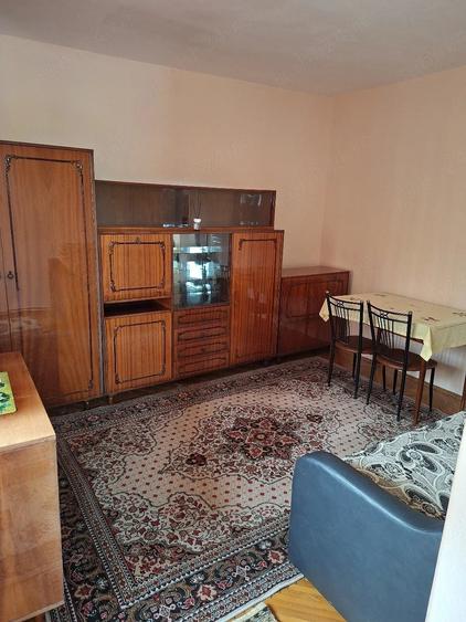 Apartament cu 3 camere semidecomandat în Calea Turzii