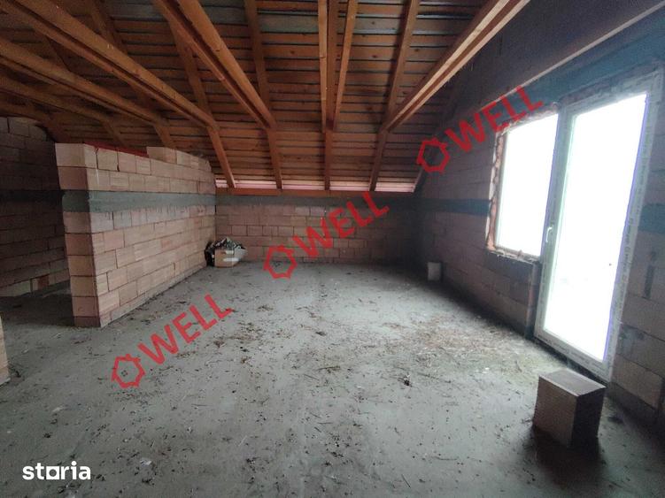 Casă cu 8 camere cu Teren 1130 Mp în Moacșa