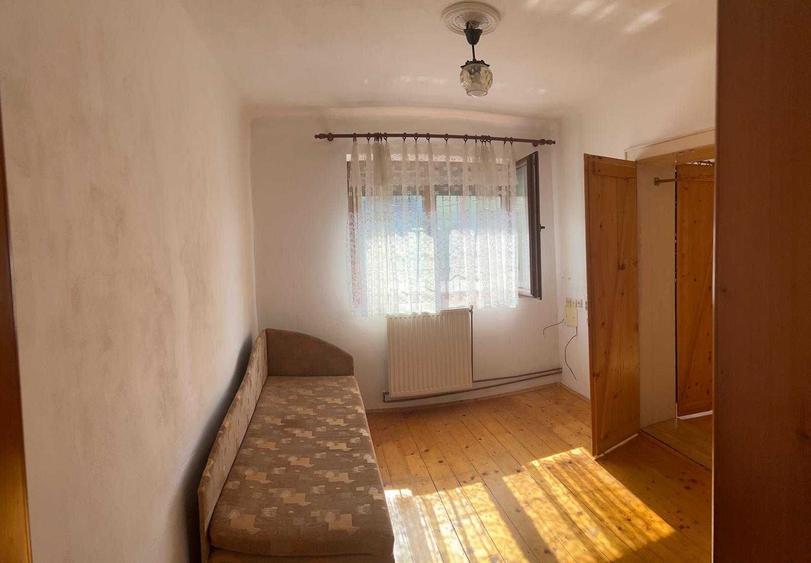 Casă cu 4 camere cu Teren 1213 Mp în Vladimirescu