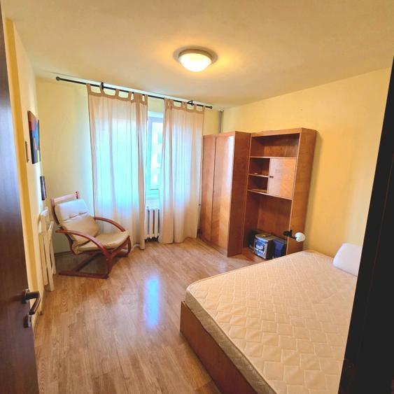 Apartament cu 3 camere semidecomandat în Iancului