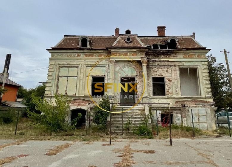 Casă individuală cu 12 camere cu Teren 2998 Mp în Costești
