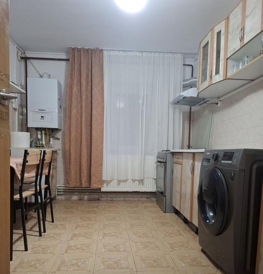 Apartament cu 3 camere decomandat în 1 Mai