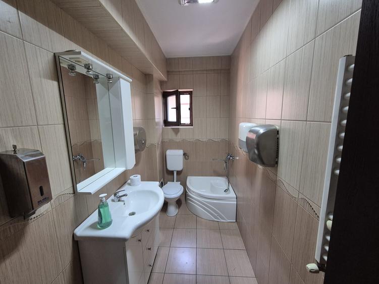 Apartament cu 4 camere în Central