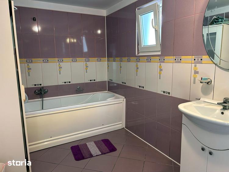 Casă cu 7 camere cu Teren 378 Mp în Vest