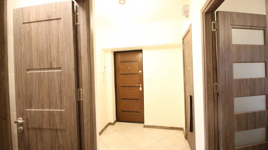 Apartament cu 3 camere decomandat în P-ța Romană