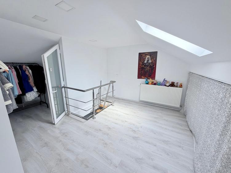 Duplex cu 5 camere cu Canalizare în Sud
