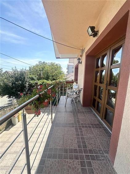 Casă individuală cu 13 camere cu Canalizare în Nord