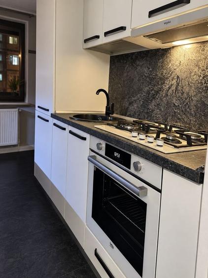 Apartament cu 3 camere decomandat, mobilat în Faleză