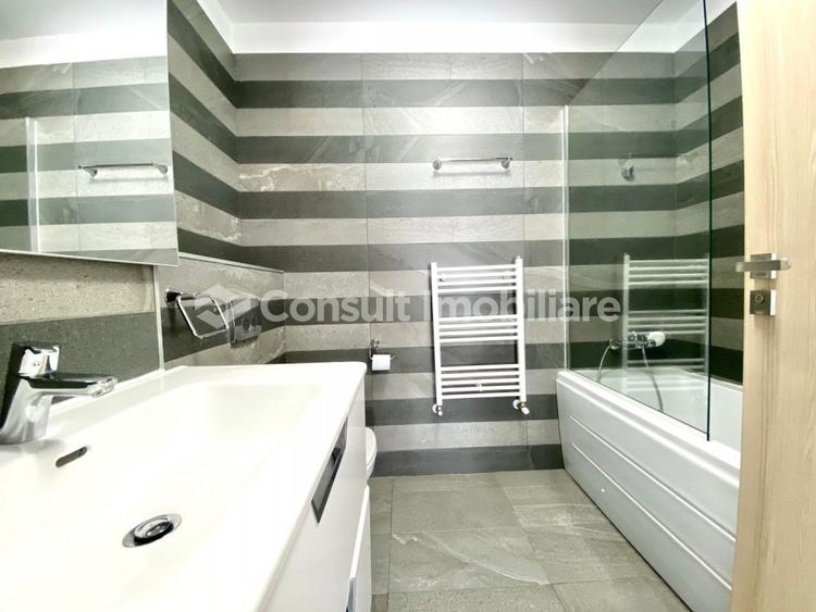 Apartament cu 3 camere semidecomandat, mobilat în Sopor