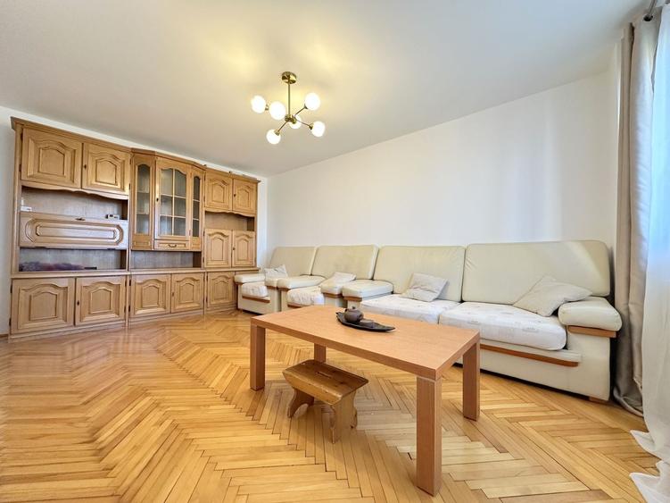 Apartament cu 3 camere decomandat în Dacia
