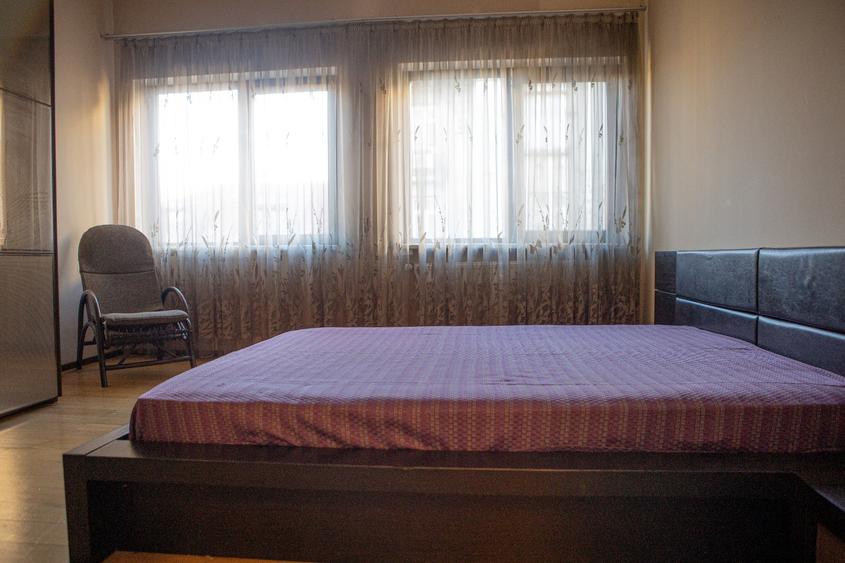 Apartament cu 3 camere semidecomandat în Cișmigiu