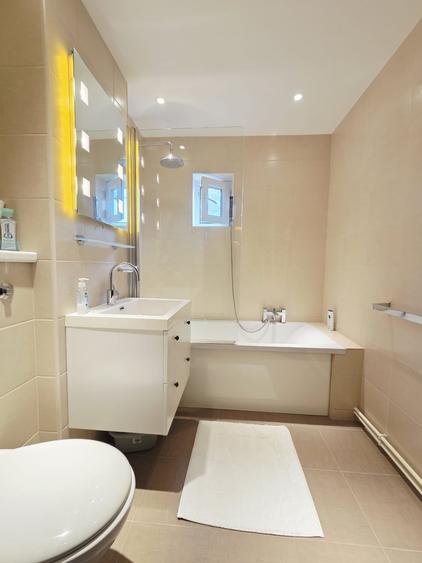 Apartament cu 3 camere decomandat în Micro 17