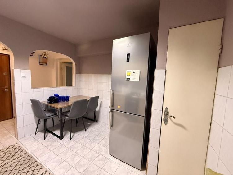 Apartament cu 3 camere decomandat în Rogerius