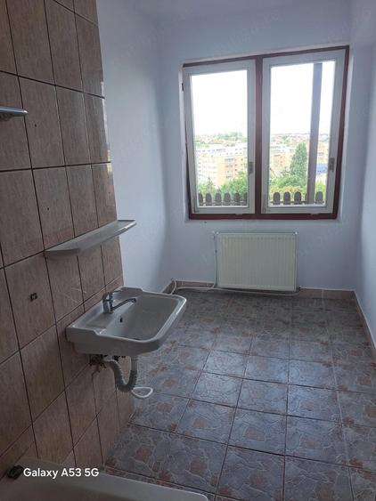 Apartament cu 6 camere decomandat în Central
