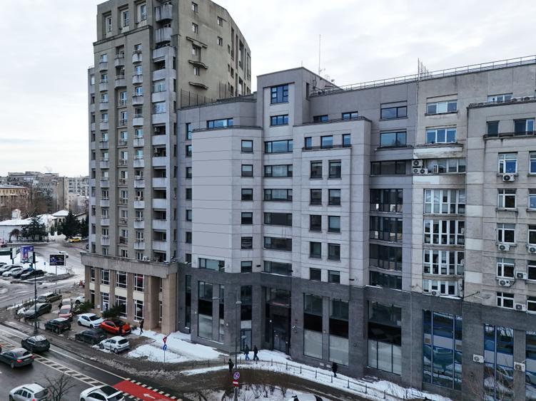 Birou, de 3,560 mp, în P-ța Unirii