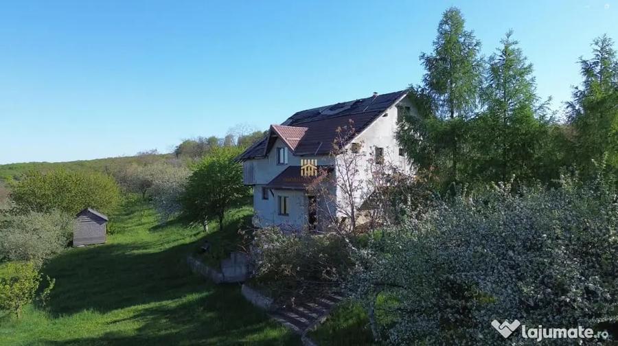 Teren de 4863 mp, în Adâncata