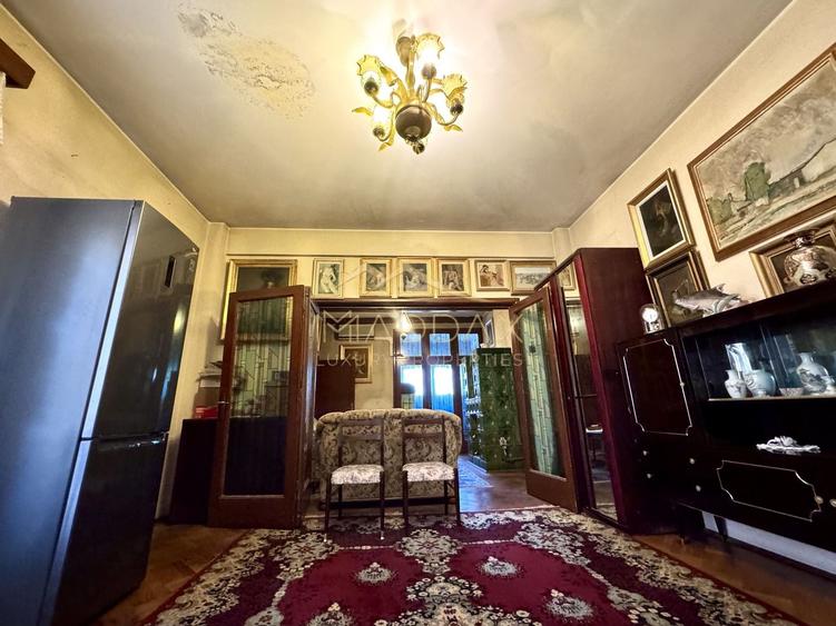 Casă individuală cu 6 camere cu Canalizare în Primăverii