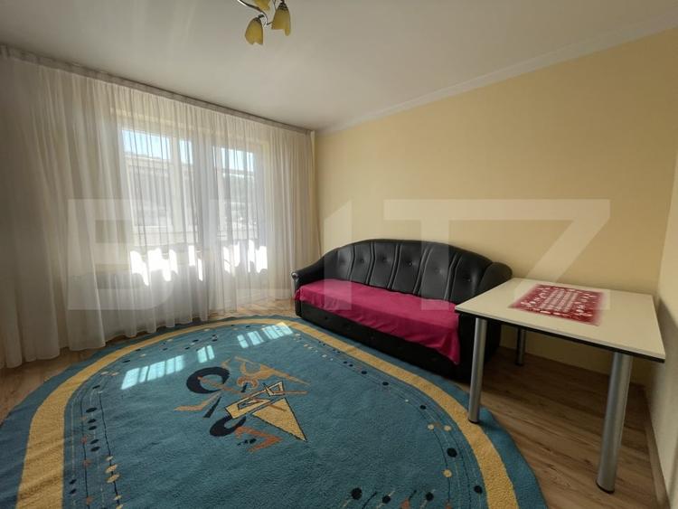 Apartament cu 3 camere decomandat, mobilat în Central