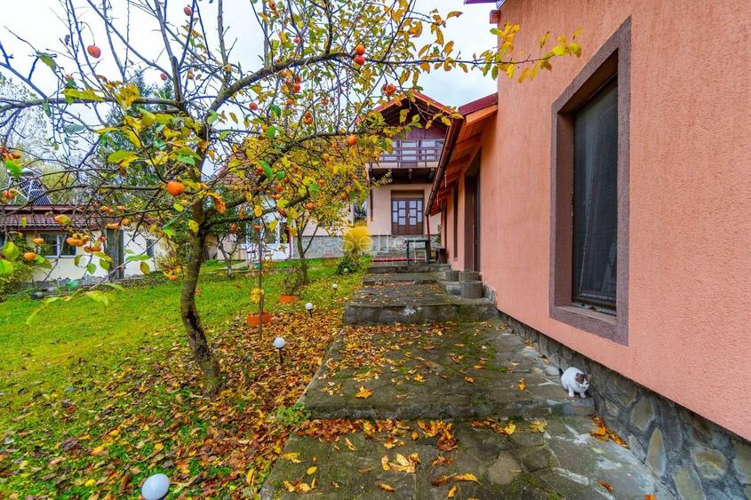 Casă individuală cu 10 camere cu Teren 2980 Mp în Barcani