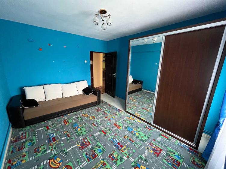Apartament cu 3 camere decomandat în Mihai Bravu