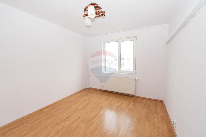 Apartament cu 3 camere decomandat în Crângași