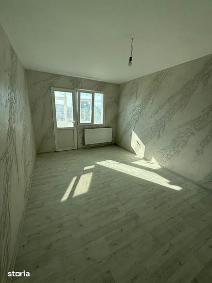 Apartament cu 3 camere semidecomandat în Tache