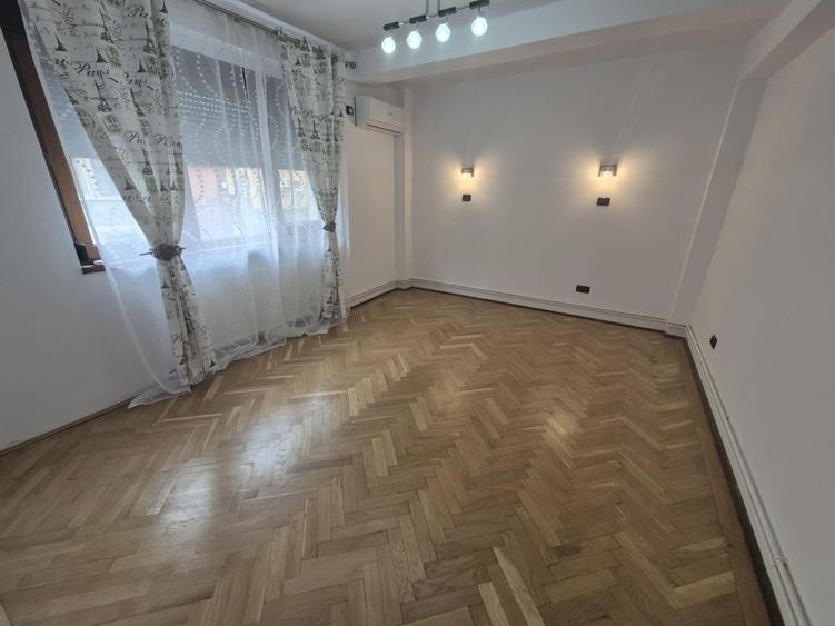Apartament cu 3 camere decomandat în Calea Victoriei