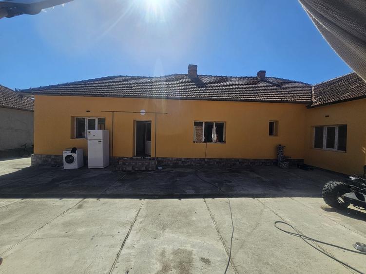 Casă cu 4 camere în Cărand