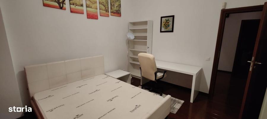Apartament cu 3 camere decomandat în Jiului