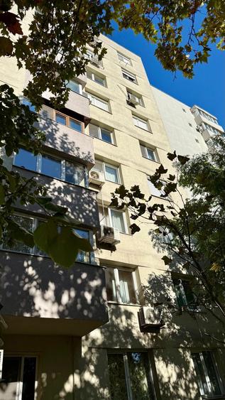 Apartament cu 3 camere semidecomandat, mobilat în Mihai Bravu
