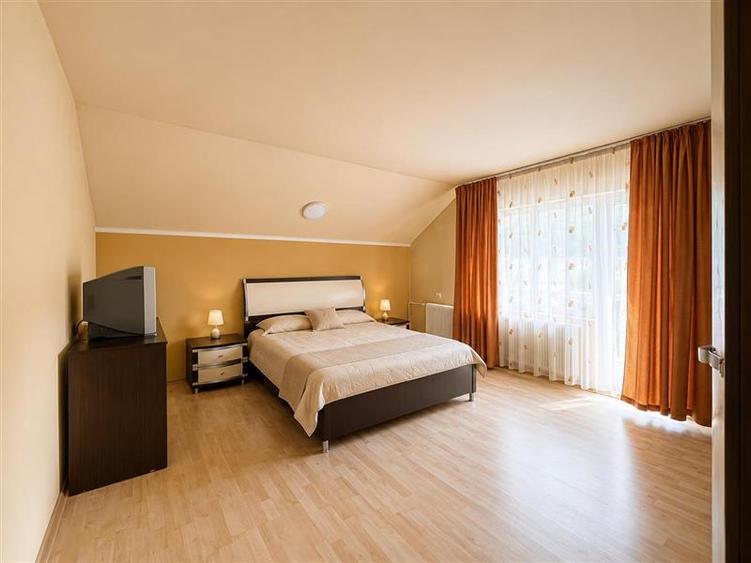 Casă individuală cu 6 camere cu Teren 996 Mp în Gălăoaia
