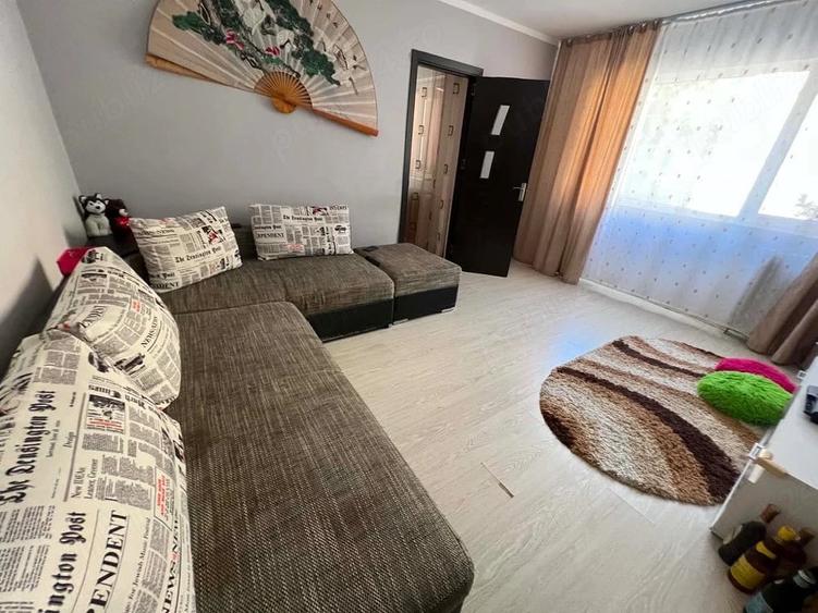 Apartament cu 3 camere semidecomandat în Găvana