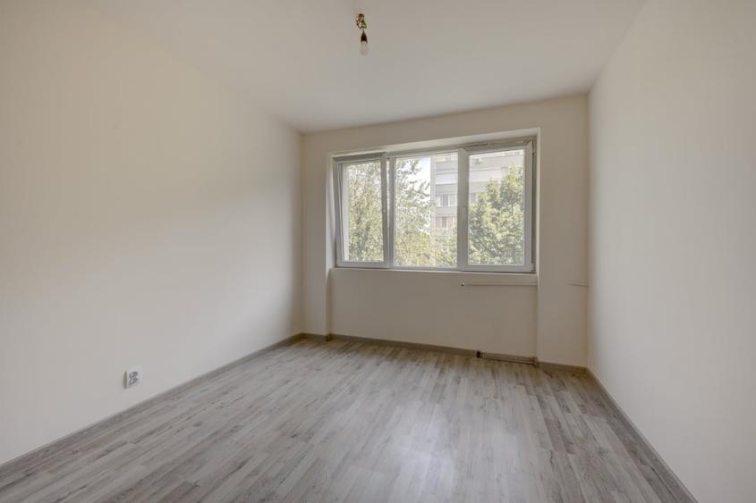 Apartament cu 3 camere semidecomandat în Baba Novac