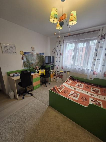 Apartament cu 3 camere decomandat, mobilat în Central