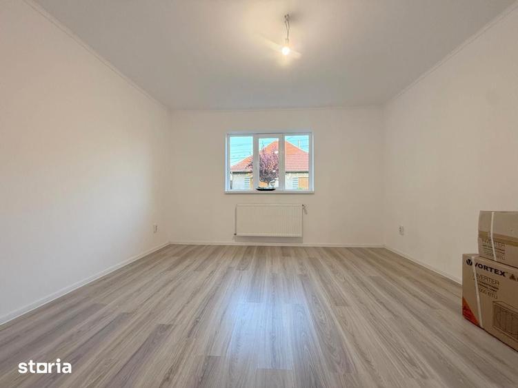 Casă cu 4 camere cu Teren 235 Mp în Plopi