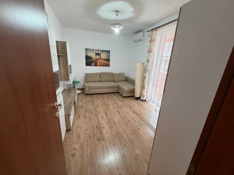 Garsonieră decomandată în Central